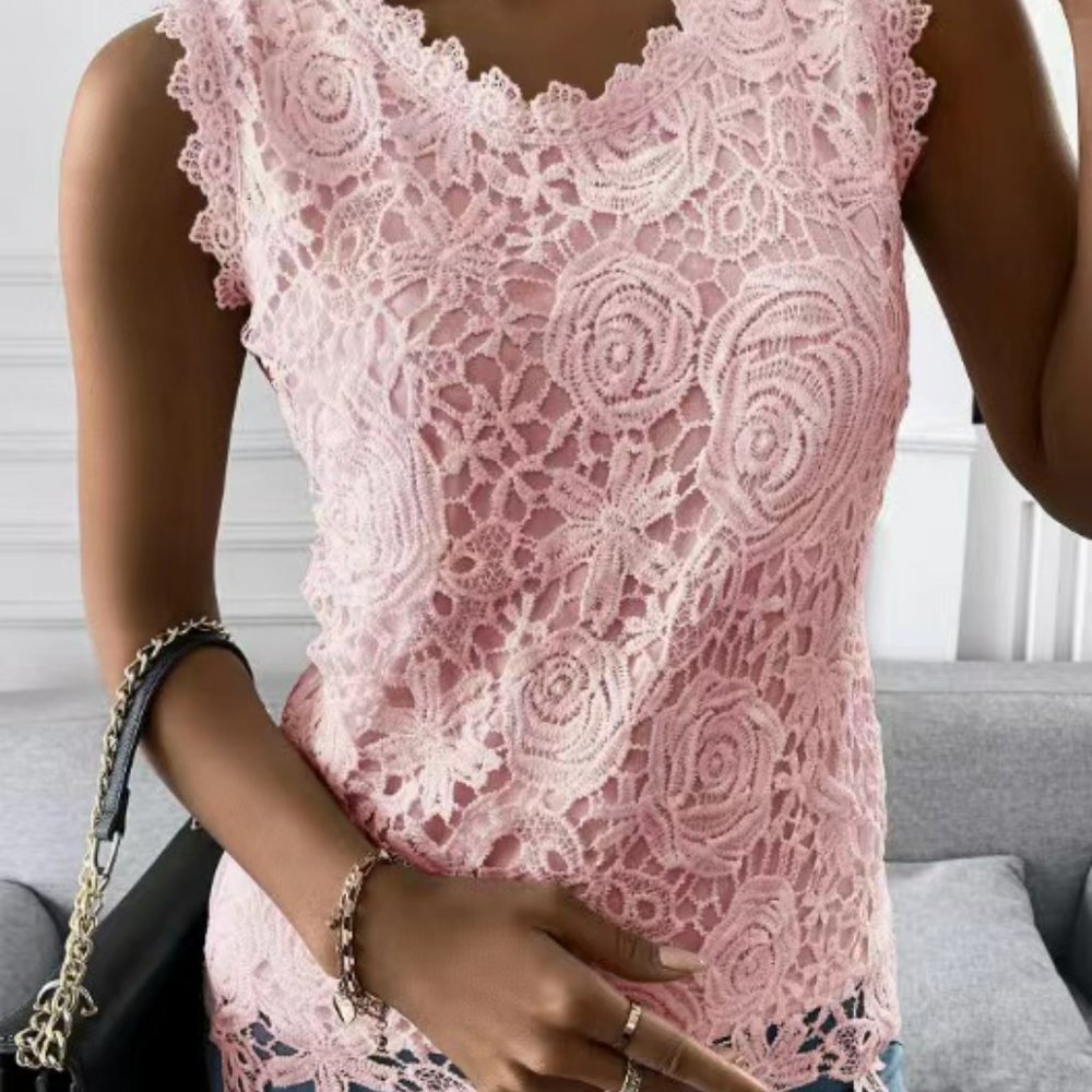 Women's Plus Size Sleeveless Floral Lace Top - Picture 3 of 8